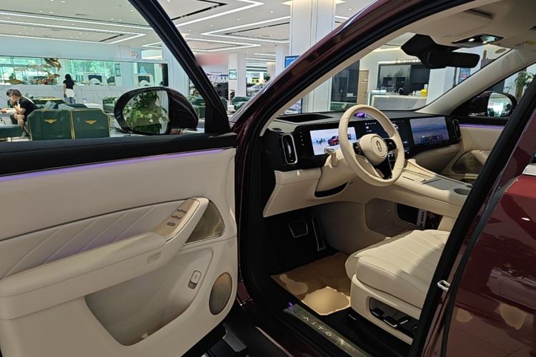 Used Hima AITO M8 2025 Extended-Range Max+ Version 53.4 kWh 6-Seater Edition Driver Seat