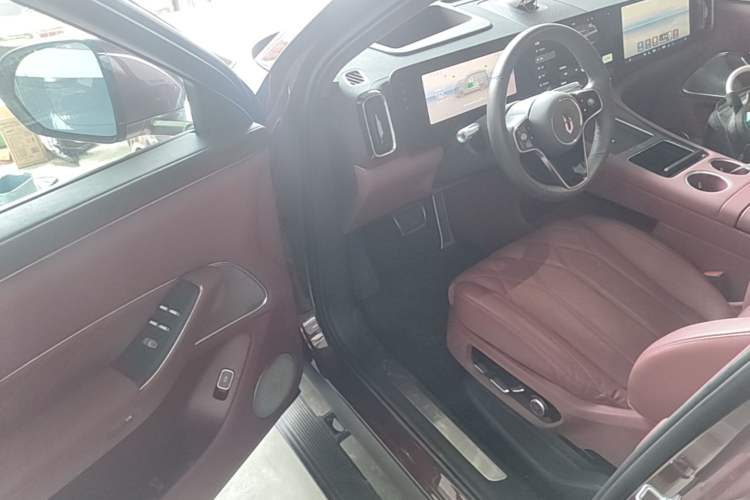 Used Hima AITO M8 2025 Extended-Range Ultra Version 53.4 kWh 5-Seater Edition Driver Seat