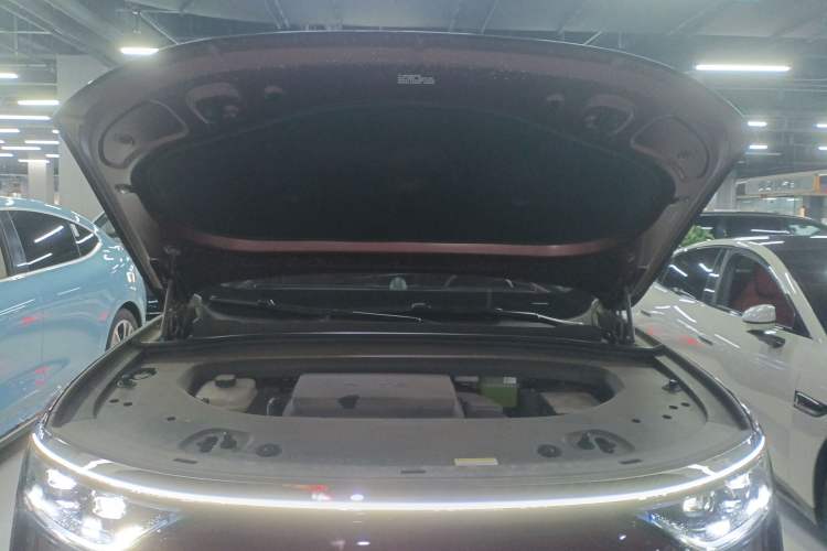 Used Hima AITO M8 2025 Extended-Range Ultra Version 53.4 kWh 5-Seater Edition Engine Bay
