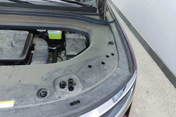 Used Hima AITO M8 2025 Model Range-Extended Ultra Version 53.4kWh 5-Seater (896-line LiDAR) Engine Bay Left