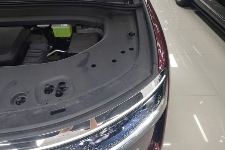 Used Hima AITO M8 2025 Extended-Range Ultra Version 53.4 kWh 5-Seater Edition Engine Bay Left
