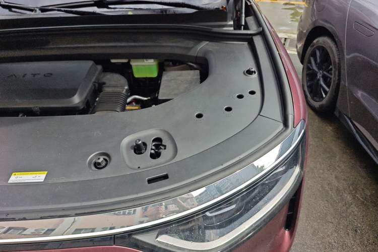 Used Hima AITO M8 2025 Extended-Range Ultra Version 53.4 kWh 5-Seater Edition Engine Bay Left