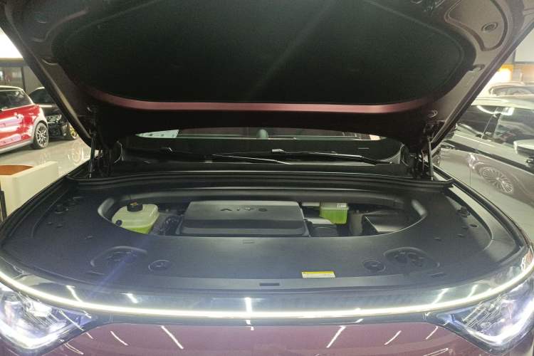 Used Hima AITO M8 2025 Extended-Range Ultra Version 53.4 kWh 5-Seater Edition Engine Bay