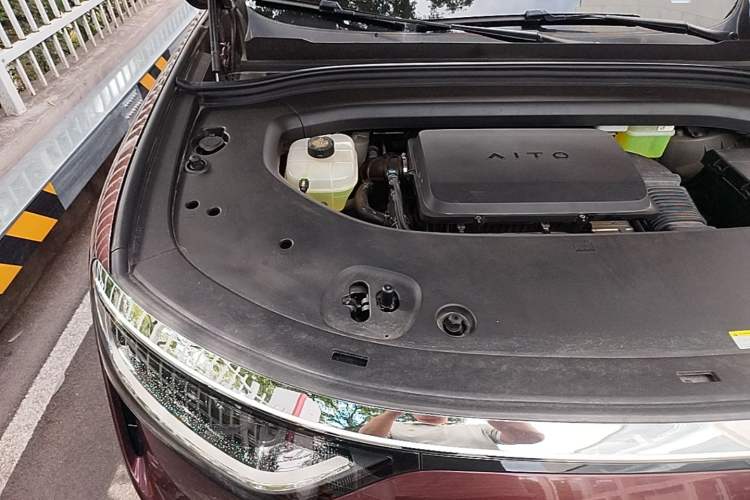 Used Hima AITO M8 2025 Extended-Range Ultra Version 53.4 kWh 5-Seater Edition Engine Bay Right