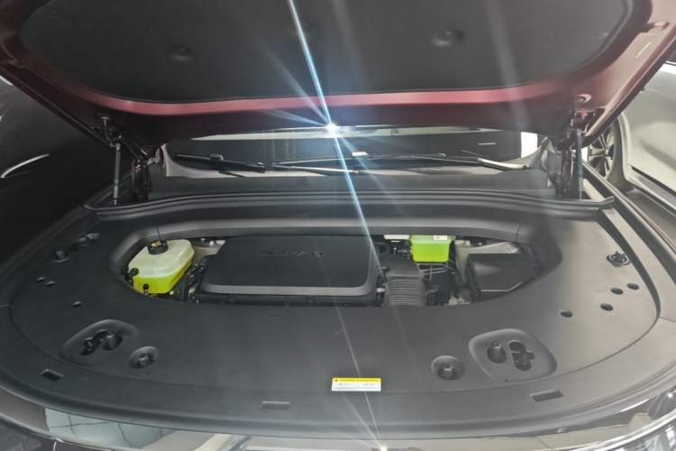 Used Hima AITO M8 2025 Extended-Range Ultra Version 53.4 kWh 6-Seater Edition Engine Bay