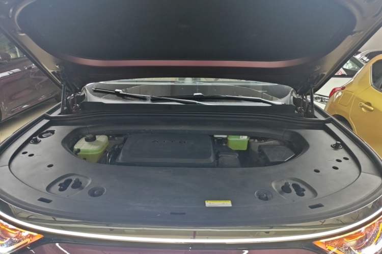 Used Hima AITO M8 2025 Extended-Range Ultra Version 53.4 kWh 5-Seater Edition Engine Bay