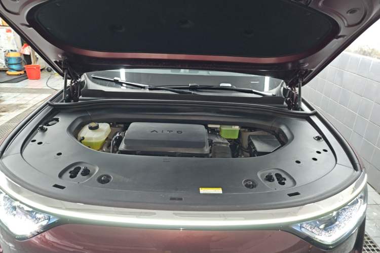 Used Hima AITO M8 2025 Extended-Range Ultra Version 53.4 kWh 5-Seater Edition Engine Bay