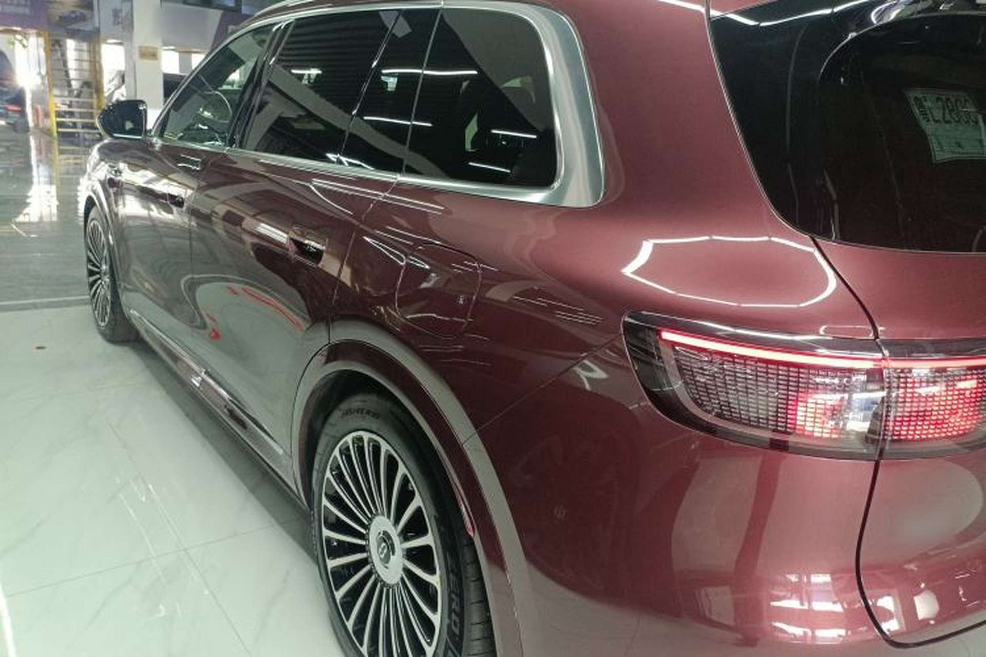 Used Hima AITO M8 2025 Extended-Range Ultra Version 53.4 kWh 5-Seater Edition Exterior 1