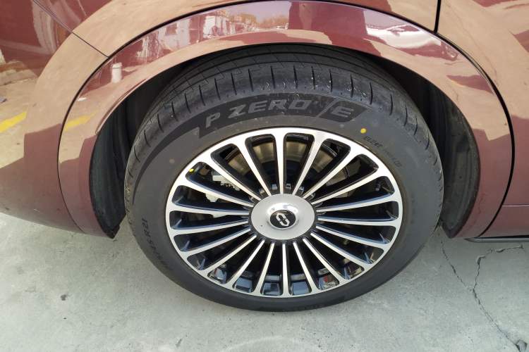 Used Hima AITO M8 2025 Extended-Range Ultra Version 53.4 kWh 5-Seater Edition Exterior 3