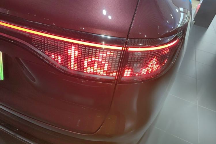 Used Hima AITO M8 2025 Extended-Range Ultra Version 53.4 kWh 5-Seater Edition Exterior 3