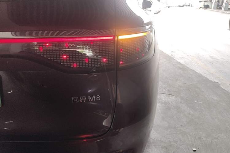 Used Hima AITO M8 2025 Extended-Range Ultra Version 53.4 kWh 5-Seater Edition Exterior 3