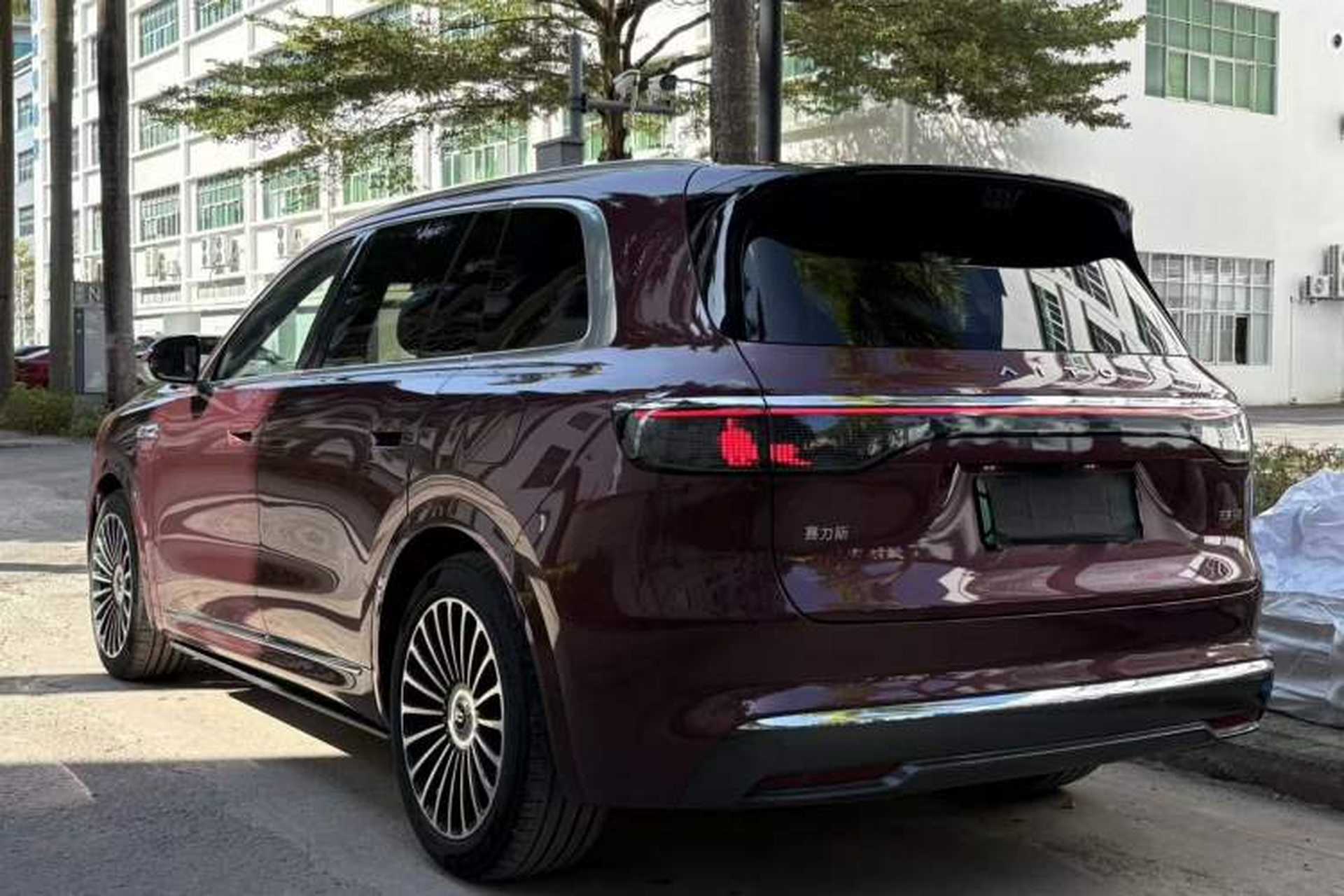 Used Hima AITO M8 2025 Extended-Range Ultra Version 53.4 kWh 5-Seater Edition Exterior 4