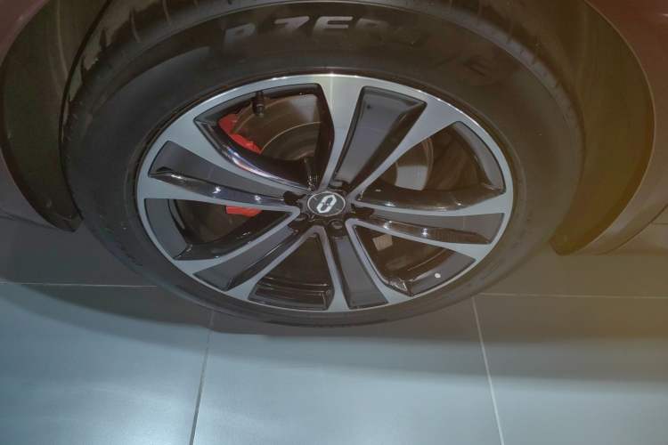 Used Hima AITO M8 2025 Extended-Range Ultra Version 53.4 kWh 5-Seater Edition Exterior 5