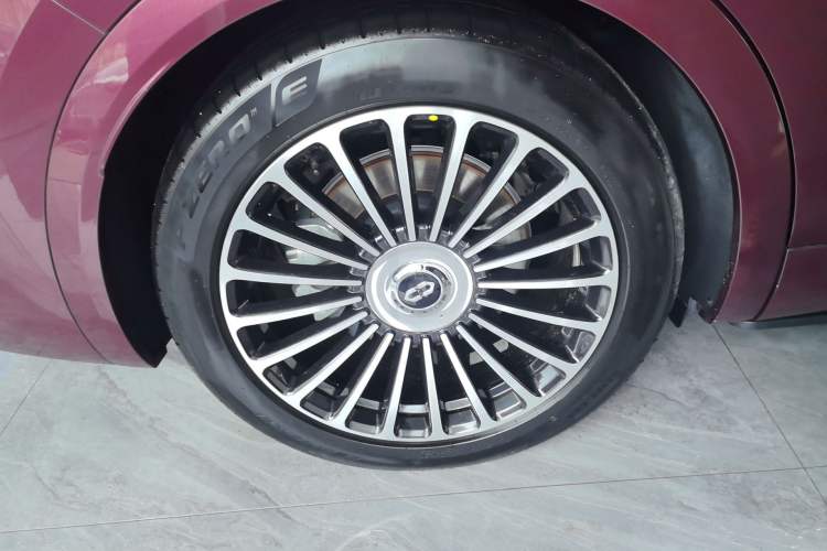 Used Hima AITO M8 2025 Extended-Range Max+ Version 53.4 kWh 6-Seater Edition Exterior 5