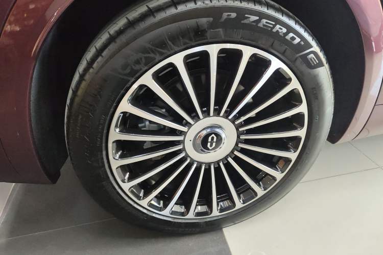 Used Hima AITO M8 2025 Extended-Range Ultra Version 53.4 kWh 5-Seater Edition Exterior 8