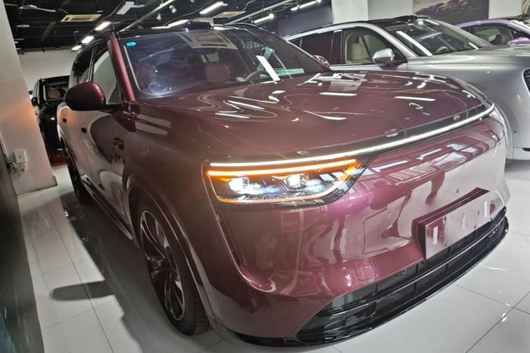 Used Hima AITO M8 2025 Extended-Range Max+ Version 53.4 kWh 6-Seater Edition Front Right 45 Deg