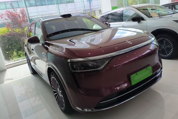 Used Hima AITO M8 2025 Extended-Range Ultra Version 53.4 kWh 5-Seater Edition Front Right 45 Deg