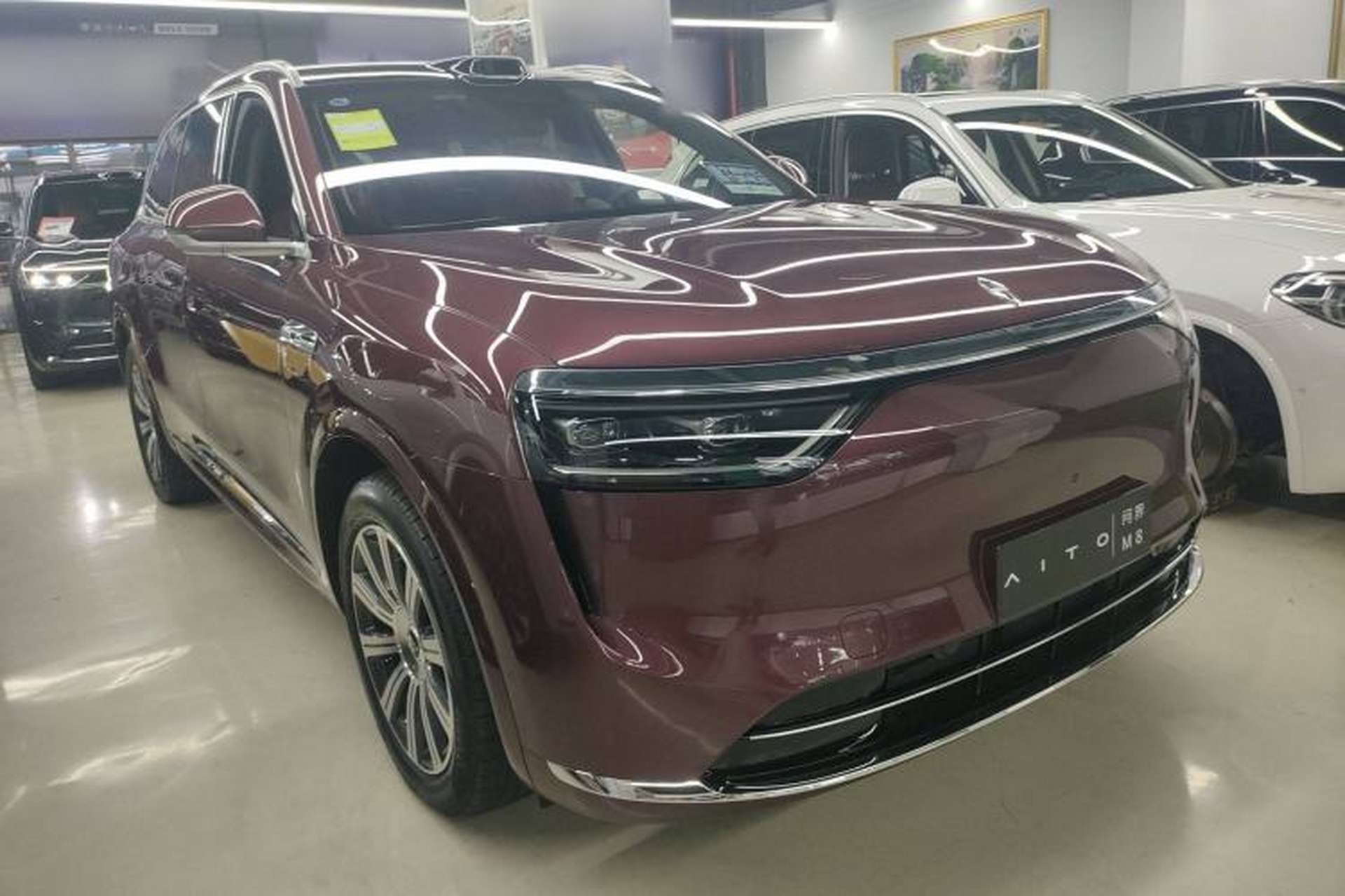 Used Hima AITO M8 2025 Extended-Range Max+ Version 53.4 kWh 5-Seater Edition Front Right 45 Deg
