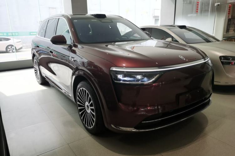 Used Hima AITO M8 2025 Extended-Range Ultra Version 53.4 kWh 6-Seater Edition Front Right 45 Deg