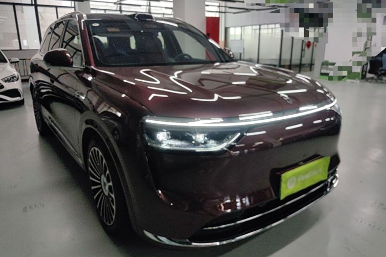 Used Hima AITO M8 2025 Extended-Range Ultra Version 53.4 kWh 5-Seater Edition Front Right 45 Deg