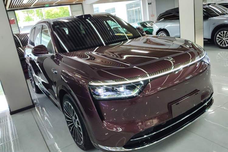 Used Hima AITO M8 2025 Extended-Range Ultra Version 53.4 kWh 5-Seater Edition Front Right 45 Deg