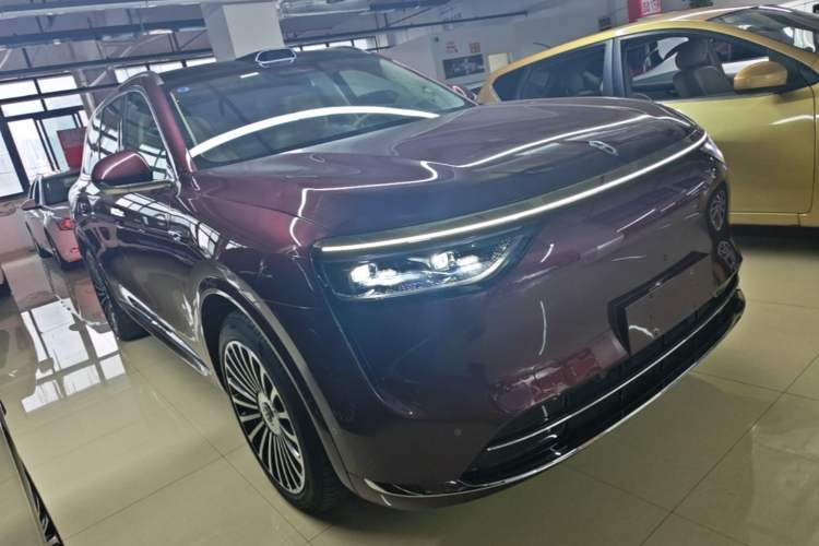 Used Hima AITO M8 2025 Extended-Range Ultra Version 53.4 kWh 5-Seater Edition Front Right 45 Deg