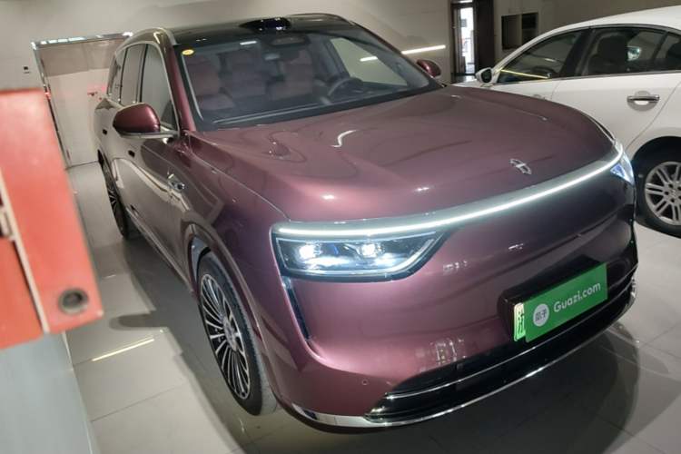 Used Hima AITO M8 2025 Extended-Range Ultra Version 53.4 kWh 5-Seater Edition Front Right 45 Deg