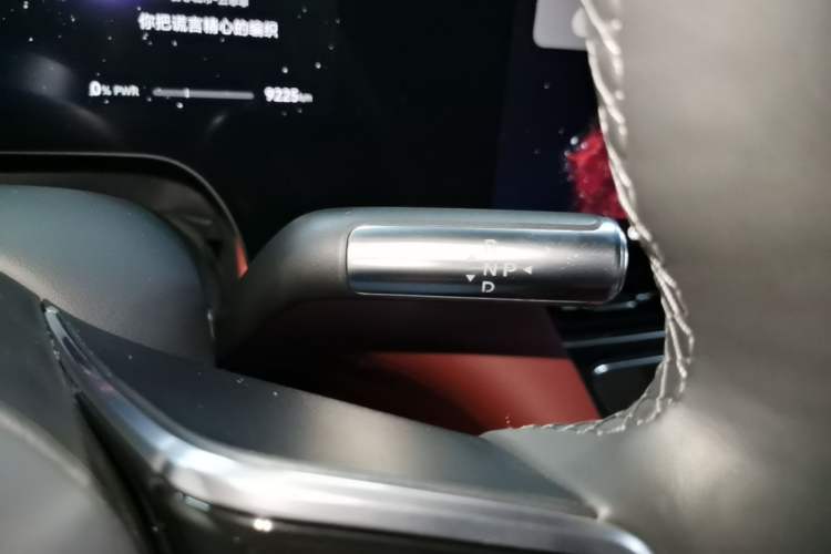 Used Hima AITO M8 2025 Extended-Range Ultra Version 53.4 kWh 5-Seater Edition Gear Lever