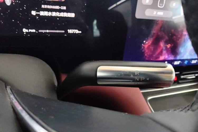 Used Hima AITO M8 2025 Extended-Range Ultra Version 53.4 kWh 5-Seater Edition Gear Lever