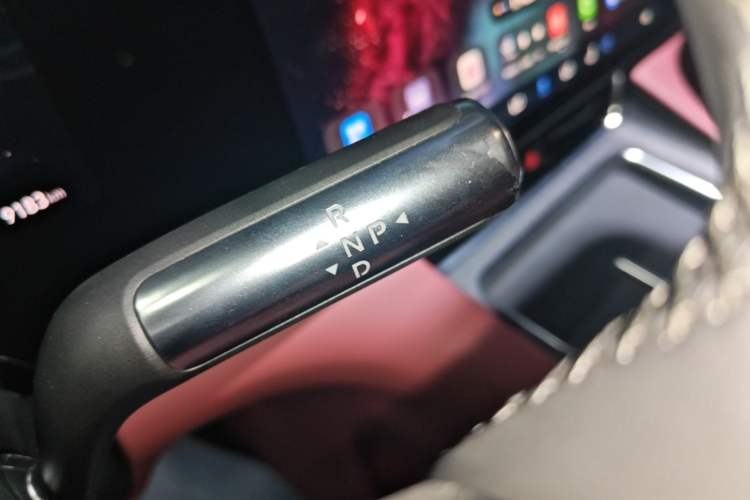 Used Hima AITO M8 2025 Extended-Range Max+ Version 53.4 kWh 6-Seater Edition Gear Lever