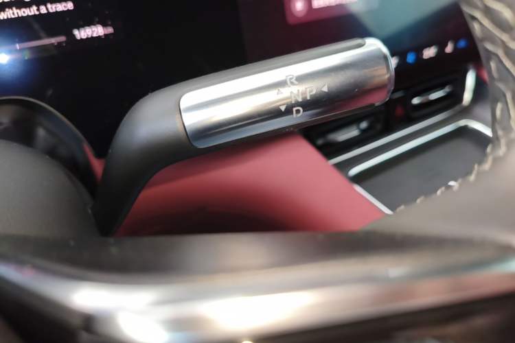Used Hima AITO M8 2025 Extended-Range Ultra Version 53.4 kWh 5-Seater Edition Gear Lever