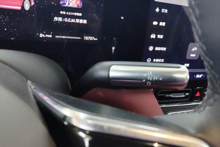 Used Hima AITO M8 2025 Extended-Range Ultra Version 53.4 kWh 5-Seater Edition Gear Lever