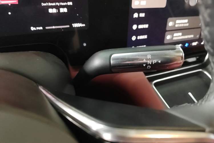 Used Hima AITO M8 2025 Extended-Range Ultra Version 53.4 kWh 5-Seater Edition Gear Lever