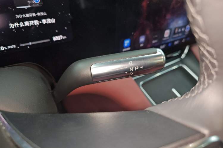 Used Hima AITO M8 2025 Extended-Range Ultra Version 53.4 kWh 5-Seater Edition Gear Lever