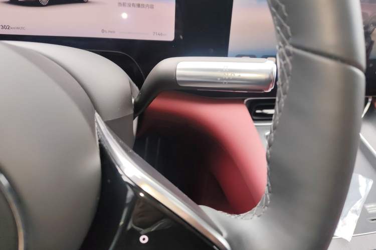 Used Hima AITO M8 2025 Extended-Range Ultra Version 53.4 kWh 5-Seater Edition Gear Lever
