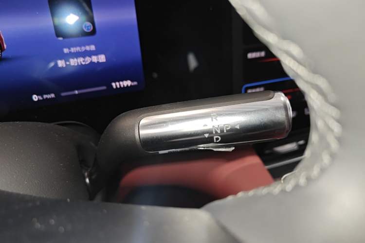Used Hima AITO M8 2025 Extended-Range Ultra Version 53.4 kWh 5-Seater Edition Gear Lever