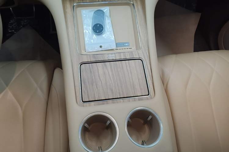 Used Hima AITO M8 2025 Extended-Range Max+ Version 53.4 kWh 6-Seater Edition Gear Lever