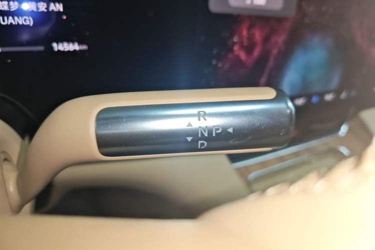 Used Hima AITO M8 2025 Extended-Range Ultra Version 53.4 kWh 5-Seater Edition Gear Lever