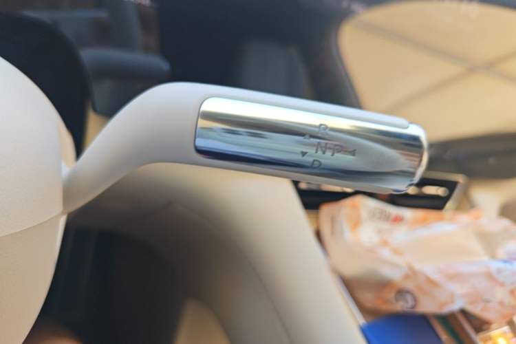 Used Hima AITO M8 2025 Extended-Range Max+ Version 53.4 kWh 6-Seater Edition Gear Lever