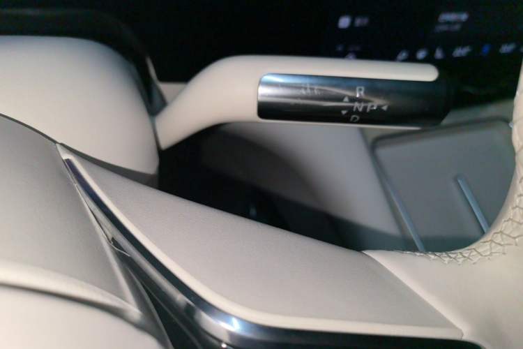 Used Hima AITO M8 2025 Model, Pure Electric Max+ Six-Seat Long-Range Version Gear Lever