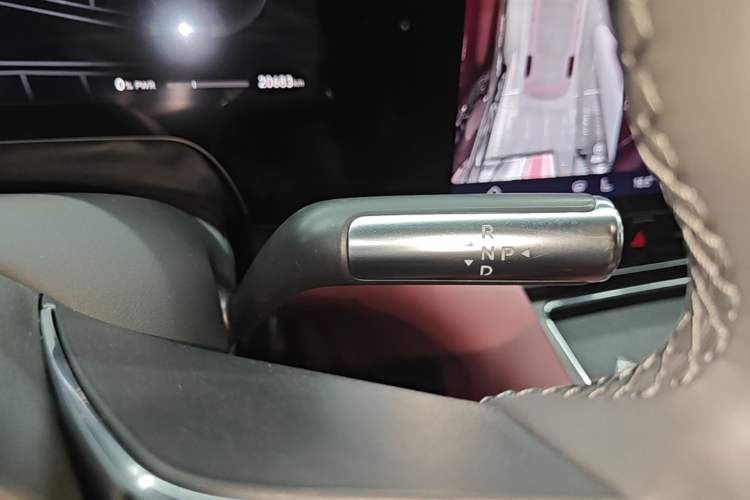 Used Hima AITO M8 2025 Extended-Range Ultra Version 53.4 kWh 5-Seater Edition Gear Lever