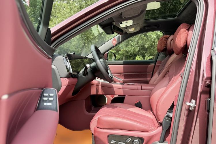 Used Hima AITO M8 2025 Extended-Range Ultra Version 53.4 kWh 5-Seater Edition Interior 1