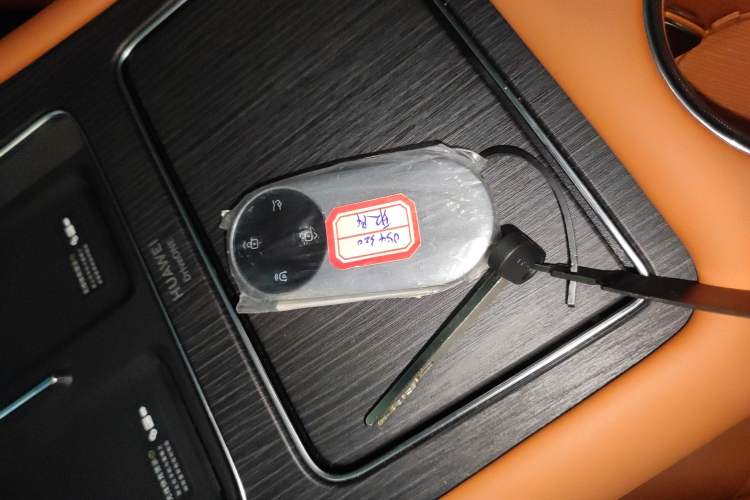 Used Hima AITO M8 2025 Extended-Range Max+ Version 53.4 kWh 6-Seater Edition Interior 1