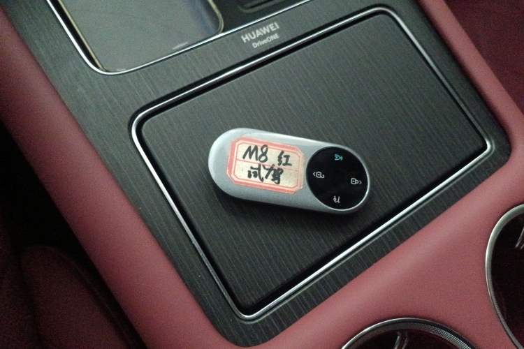 Used Hima AITO M8 2025 Extended-Range Ultra Version 53.4 kWh 5-Seater Edition Interior 1