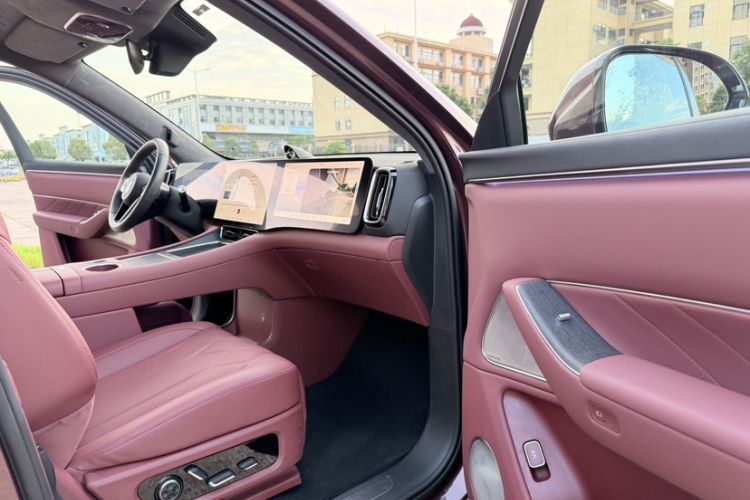 Used Hima AITO M8 2025 Extended-Range Ultra Version 53.4 kWh 5-Seater Edition Interior 11