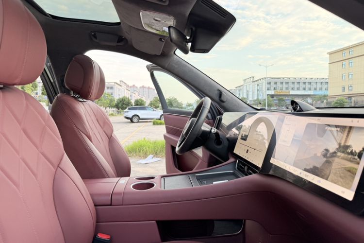 Used Hima AITO M8 2025 Extended-Range Ultra Version 53.4 kWh 5-Seater Edition Interior 12