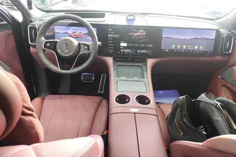 Used Hima AITO M8 2025 Extended-Range Ultra Version 53.4 kWh 5-Seater Edition Interior 2