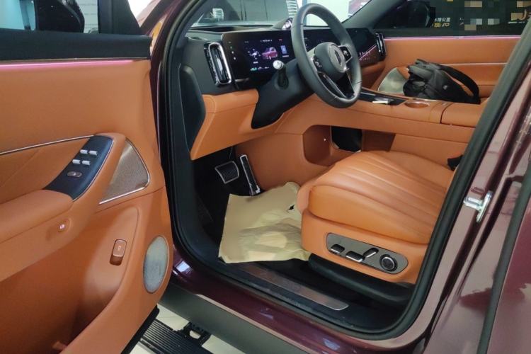 Used Hima AITO M8 2025 Extended-Range Max+ Version 53.4 kWh 6-Seater Edition Interior 3