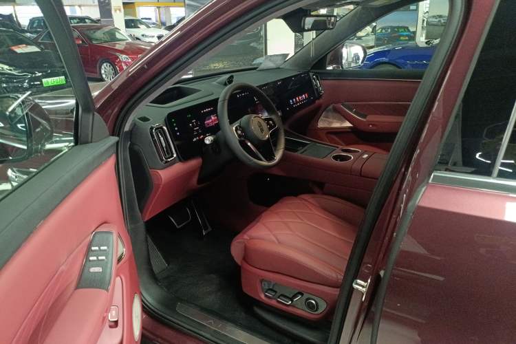 Used Hima AITO M8 2025 Extended-Range Ultra Version 53.4 kWh 5-Seater Edition Interior 3