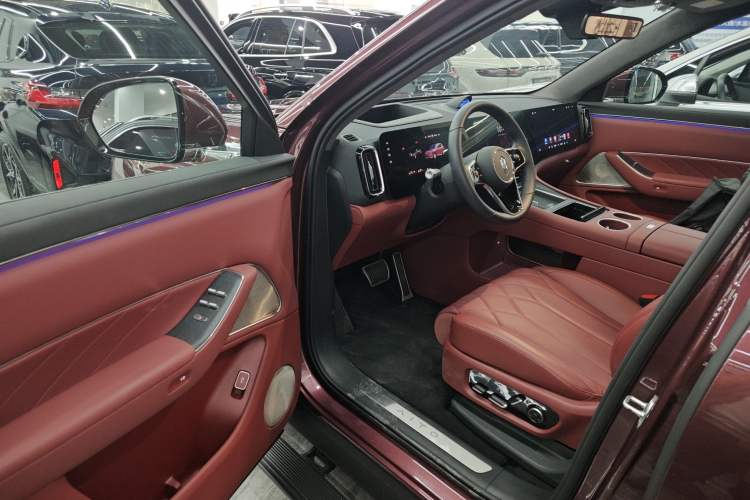 Used Hima AITO M8 2025 Extended-Range Ultra Version 53.4 kWh 5-Seater Edition Interior 3